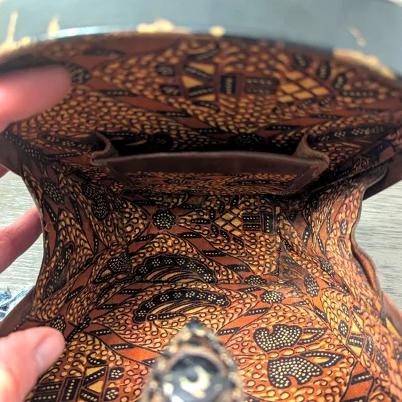 Vintage 1950s Hand-Painted Leather Box Purse w/ Batik Lining – Mid-Century Novel - Picture 7 of 10